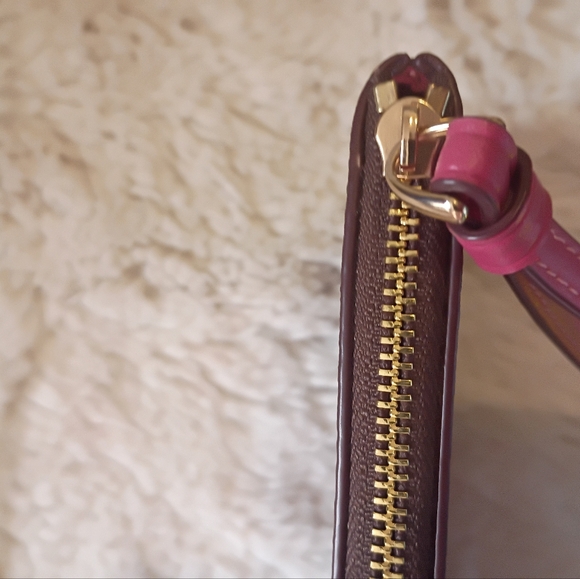 Coach Limited Edition Horse & Sleigh Wristlet NWOT - Picture 7 of 11